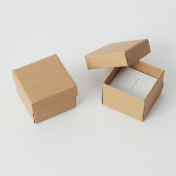 Pudełko do biżuterii jasno brązowe  5x5x3,6cm