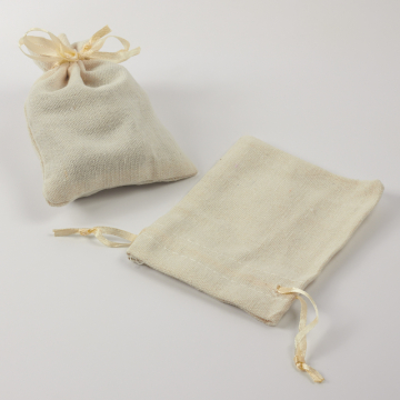 Woreczek ozdobny do biżuterii kremowy 9x12cm