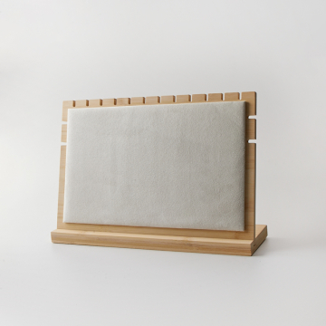 Ekspozytor do naszyjników średni płaski z białą poduszką  24x33cm