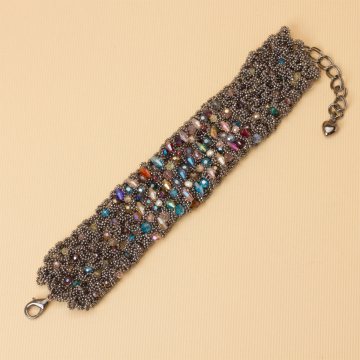 Bransloteka z drobnych łańcuszków z kryształkami 20-24cm