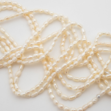 Perły hodowlane słodkowodne rice 2-3mm - na sznurze