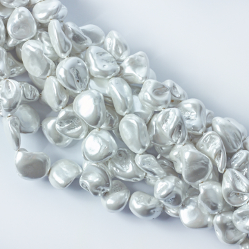 Perły seashell nugget 25x10mm srebrne