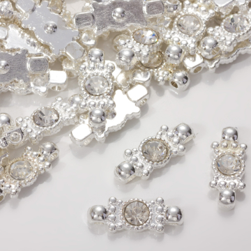 Przekładka z kryształkiem koloru srebrnego crystal 20,5mm