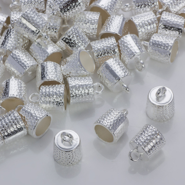 Okrągłe końcówki w kolorze srebrnym z kropeczkami 9mm