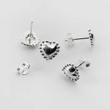 Srebrne kolczyki sztyfty serca z kropeczkami AG925 8,5mm