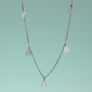 Naszyjnik rodowany z drobnymi zawieszkami AG925 42 cm