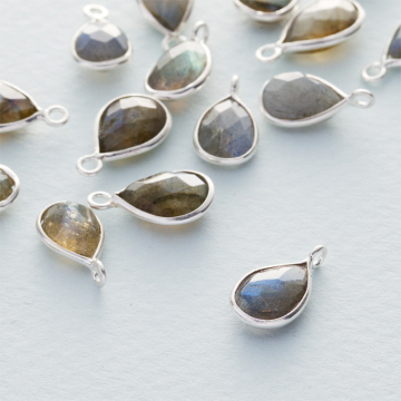 Labradoryt łezka fasetowana zawieszka w okuciu AG925  10x7mm