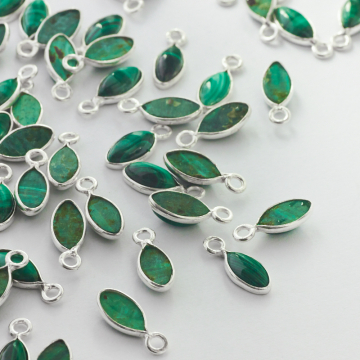 Srebrna zawieszka malachit w okuciu AG925 7x3,5mm