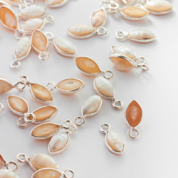 Srebrna zawieszka perła naturalna w okuciu AG925 87x3,5mmmm