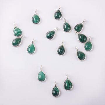 Srebrna zawieszka malachit łezka gładka w okuciu AG925 6,5x5mm