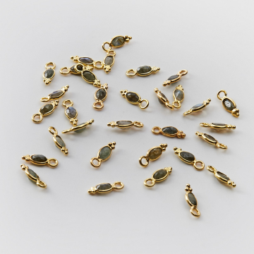 Srebrna zawieszka labradoryt w srebrnym okuciu AG925 pozłacana 4,5mm