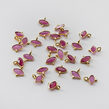 Srebrna zawieszka rubin w srebrnym okuciu AG925 pozłacana 7,5mm