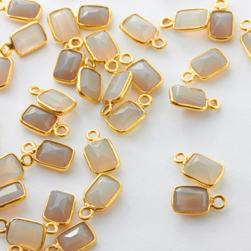 Zawieszka chalcedon szary fasetowany w okuciu pozłacanym AG925 6,5x5mm