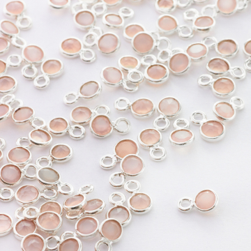 Chalcedon różowy fasetowany w okuciu zawieszka AG925 4mm