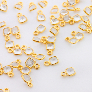 Biały kryształ fasetowany kwadratowy zawieszka w okuciu AG925 4mm