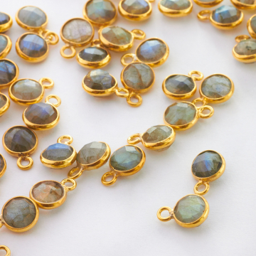 Labradoryt krążek fasetowany w okuciu zawieszka AG925 pozłacana 6mm