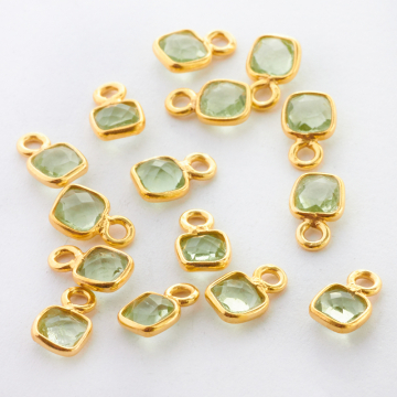 Peridot kwadrat fasetowany w okuciu zawieszka AG925 4mm