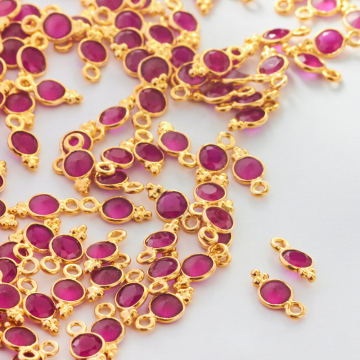 Rubin fasetowany w okuciu zawieszka pozłacana AG925 4mm