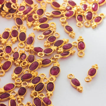 Rubin fasetowany w okuciu zawieszka pozłacana AG925 4,5mm