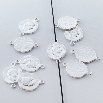 Srebrna moneta antyczna mała łącznik 11mm