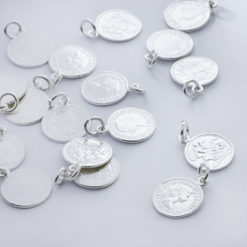 Srebrna zawieszka moneta Królowa Elżbieta AG925 srebrny 12mm