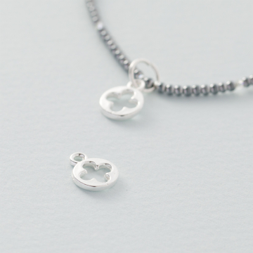 Srebrna zawieszka kwiatek w kółku AG925 9mm