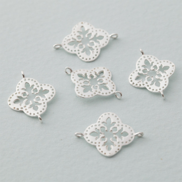 Rozgałęźnik kwiatek ażurowy AG925 18x13mm srebrny