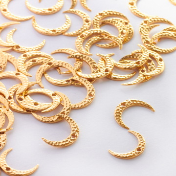 Zawieszka mini róg obfitości młotkowany AG925 pozłacany 8,5mm