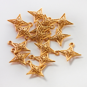 Srebrna zawieszka róża wiatrów ażurowa AG925  pozłacana 15mm