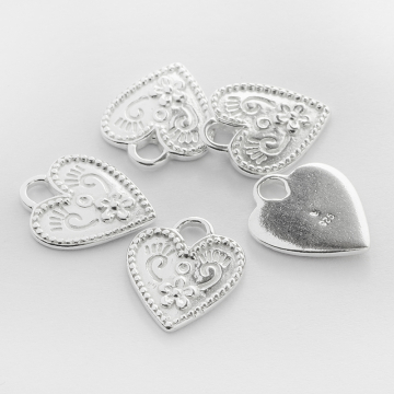 Srebrna zawieszka serce ze zdobieniami AG925 17mm