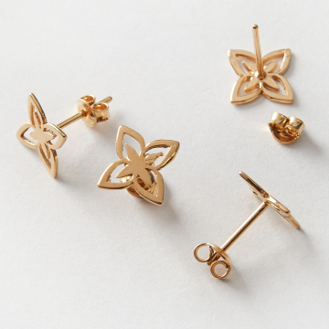 Srebrne kolczyki sztyfty kwiatek ażurowy AG925 pozłacane 11,5x11,5mm