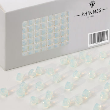 Rhinnes stone cube 6mm white opal