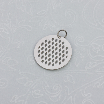 Zawieszka okrągła sitko stal chirurgiczna z kółeczkiem w kolorze srebrnym 15mm