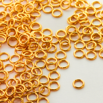 Kółeczka zaciskowe ze stali chirugicznej w kolorze złotym 6x0,9mm PVD