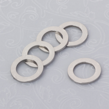Kółeczko wycięte ze stali chirurgicznej w kolorze srebrnym 10mm