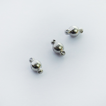 Zapięcie magnetyczne kulka ze stali chirurgicznej w kolorze srebrnym 6mm