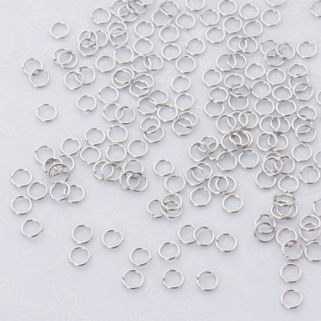 Kółeczka zaciskowe ze stali chirurgicznej w kolorze srebrnym 5x0,7mm