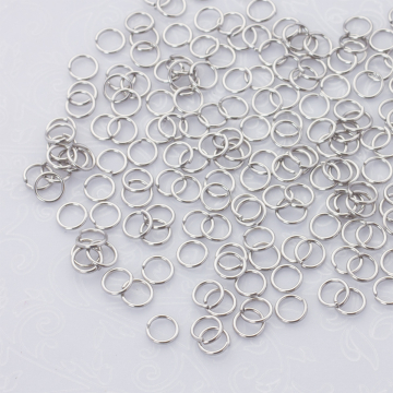 Kółeczka zaciskowe ze stali chirurgicznej w kolorze srebrnym 6x0,8mm