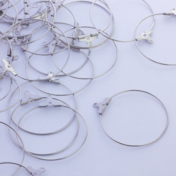 Baza do kolczyków koło odpinane ze stali chirurgicznej w kolorze srebrnym 31mm