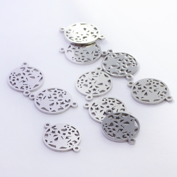 Łącznik ze stali chirurgicznej  gwiazdki w kółku w kolorze srebrnym 20mm