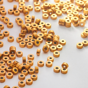 Koralik ze stali chirurgicznej oponka w kolorze złotym 4mm