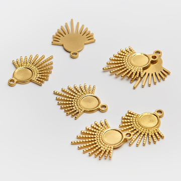 Zawieszka ze stali chirurgicznej promienie słoneczne w kolorze złotym 26mm