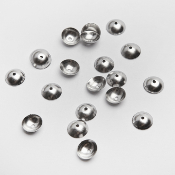 Czapeczki do koralików ze stali chirurgicznej w kolorze srebrnym 8mm