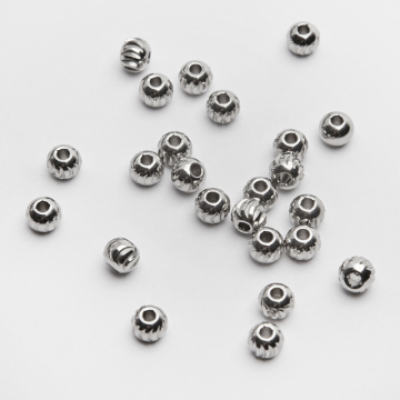 Przekładki kulki nacinane ze stali chirurgicznej w kolorze srebrnym 5mm