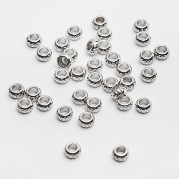 Przekładka oponka nacinana ze stali chirurgicznej w kolorze srebrnym 4mm