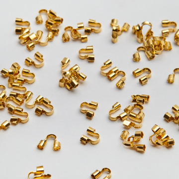 Końcówki skobelki do linek i nici ze stali chirurgicznej w kolorze złotym 5mm