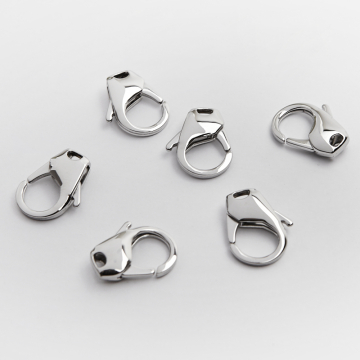 Karabińczyk ozdobny ze stali chirurgicznej w kolorze srebrnym 17mm