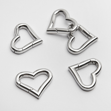 Zapięcie ozdobne serce ze stali chirurgicznej w kolorze srebrnym 17x20mm