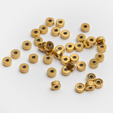 Przekładka oponka ze stali chirurgicznej w kolorze złotym 4mm