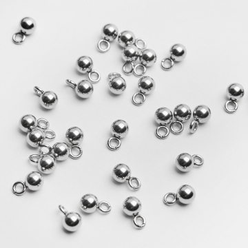 Zawieszka kulka ze stali chirurgicznej w kolorze srebrnym 4mm